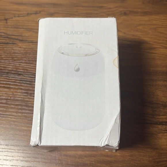 Compact White And Pink Ultrasonic Mini Humidifier - Picture 3 of 6